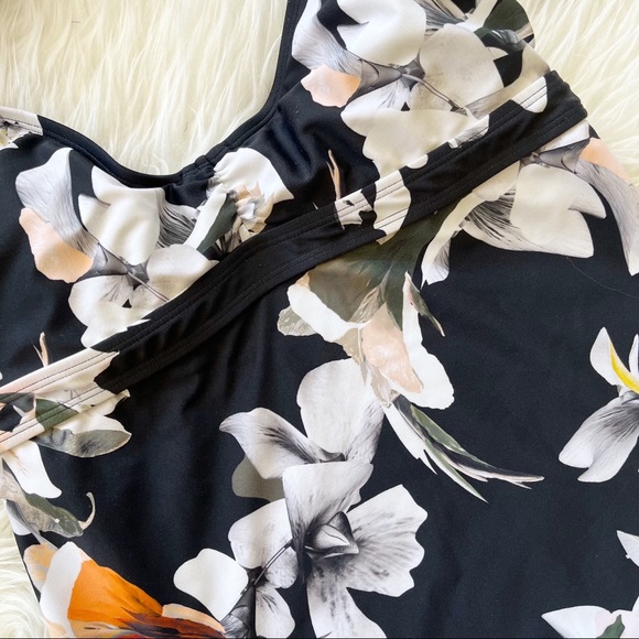 Athleta Halter Tankini size 32B 32C Polynesia Tank Top Tropical Floral Black - Picture 3 of 10